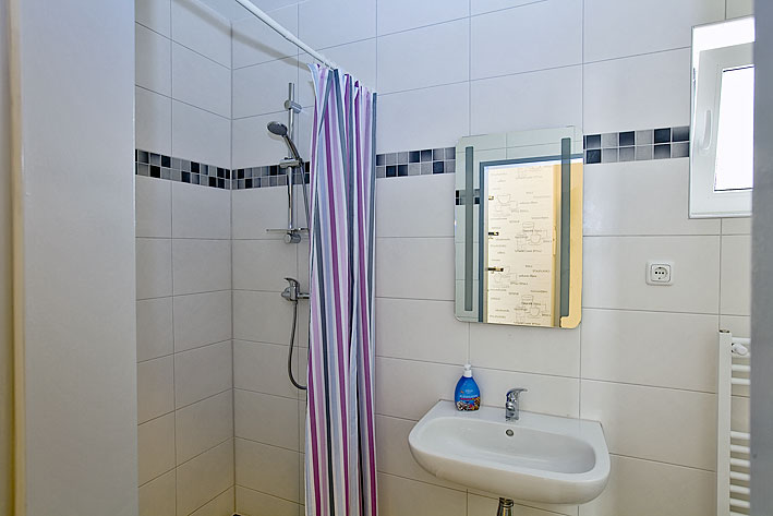 App. 2 Schlafzimmer Bad.jpg